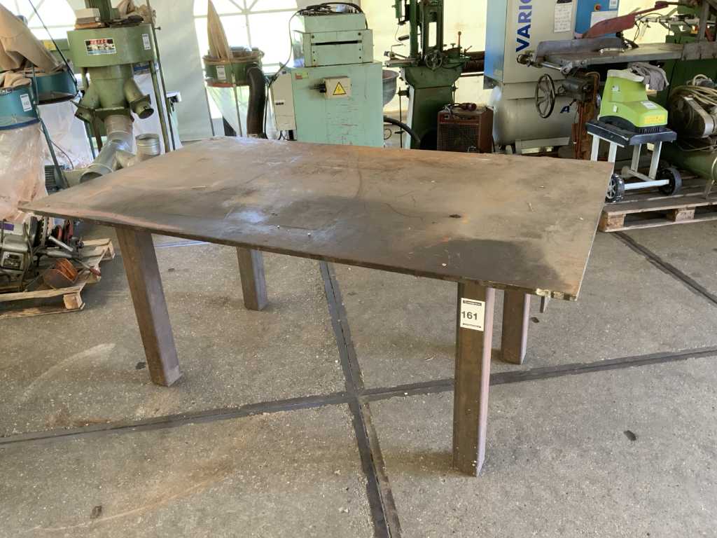 Welding table
