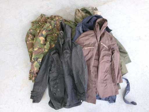 Parka Mix, partiellement défectueux, dans une boîte en bois (G2) (25x)