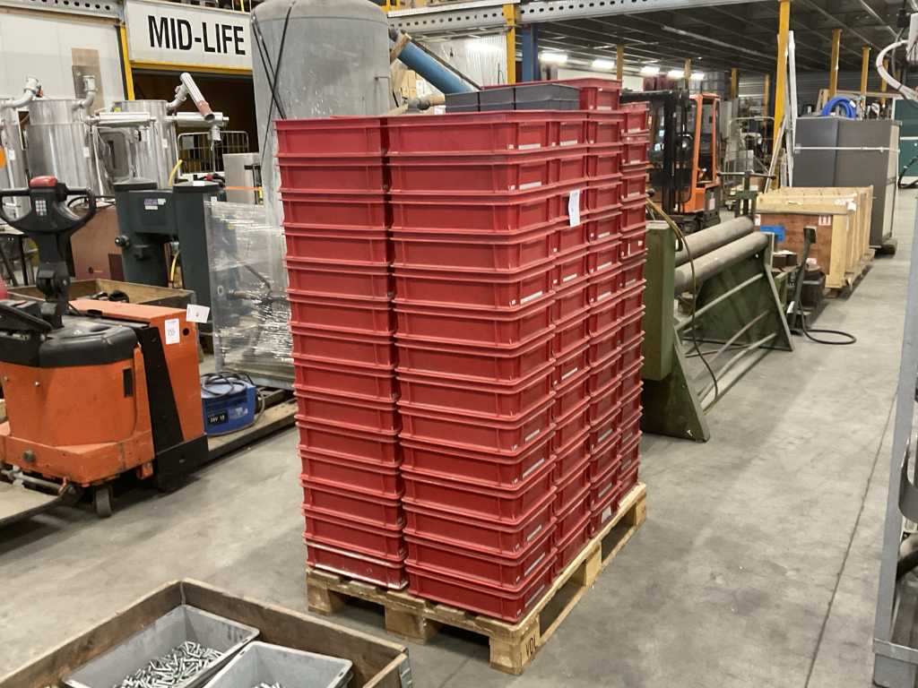 Batch of stacking crates with fasteners (approx. 110x)