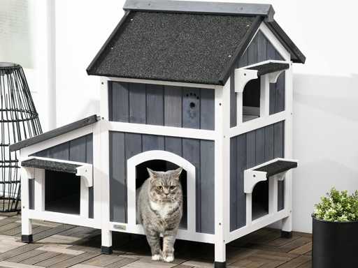 Houten kattenhuis met bloempot, ramen, meerdere ingangen