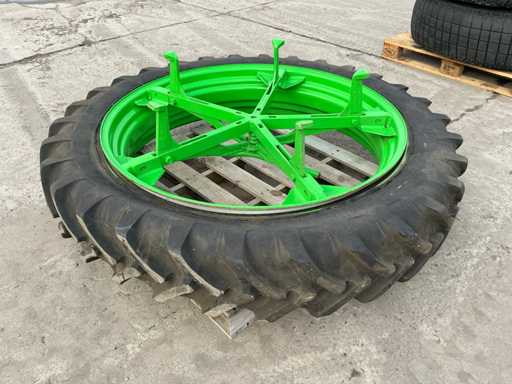 12.4R46 Alliance A-350 Band met velg