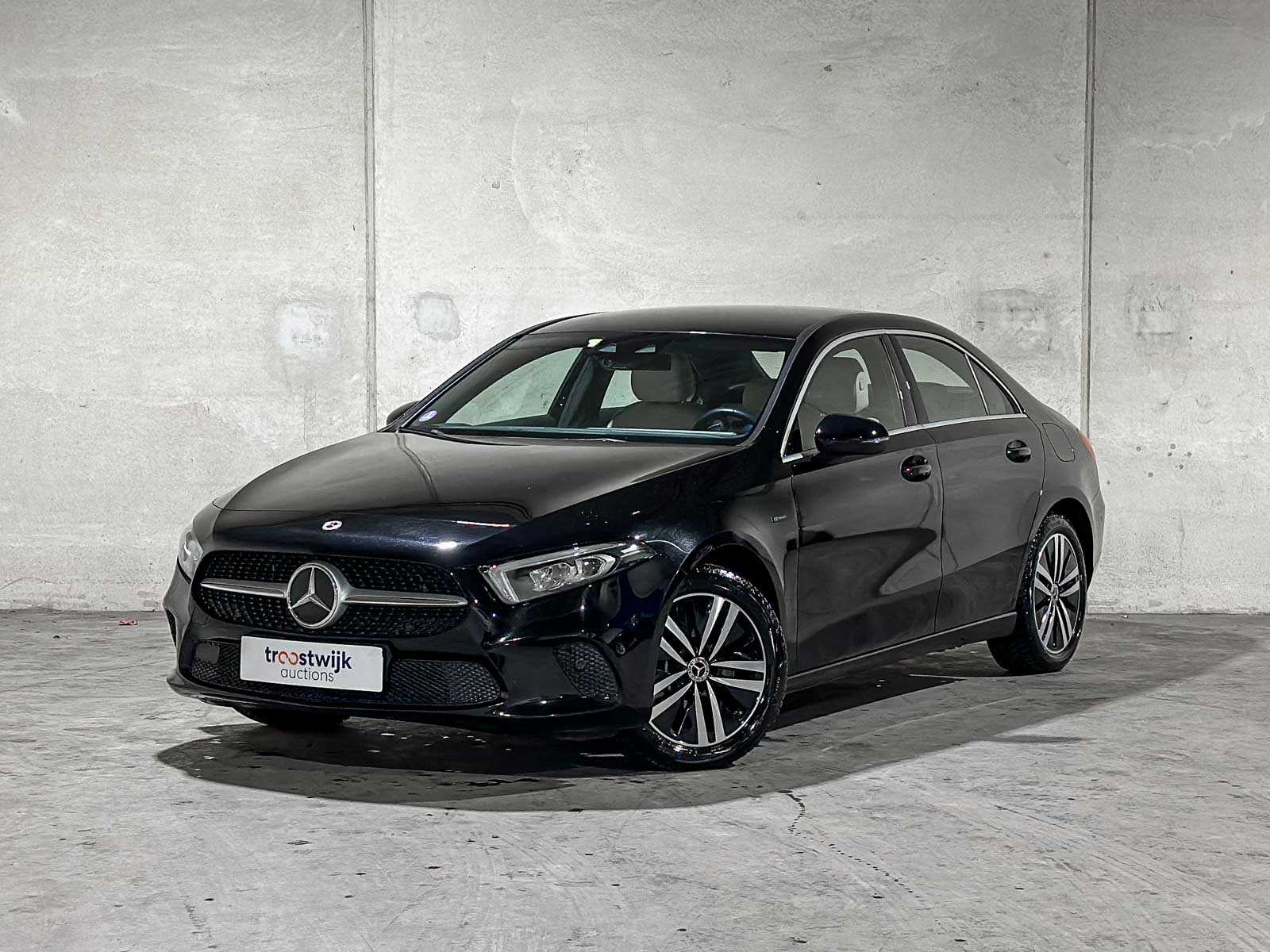 Mercedes-Benz A250 e Business Solution Luxury Limited 218pk 2020 (Origineel-NL + 1e Eigenaar) A-klasse, J-849-SG