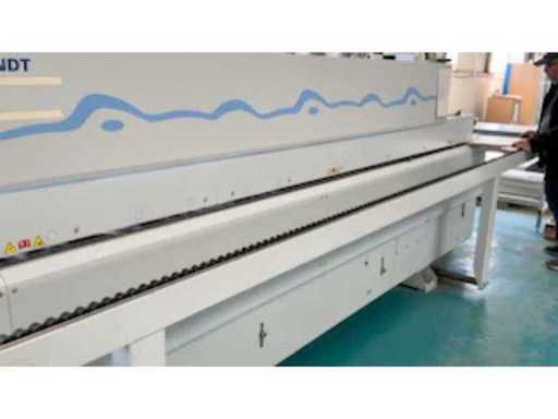 d5cd2e4c-c3cc-405e-a4c2-efdb3081e460.mp4