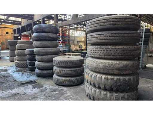 Pneus de camion avec et sans jantes (35x)