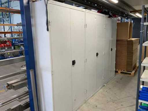 Schrank mit Inhalt (3x)