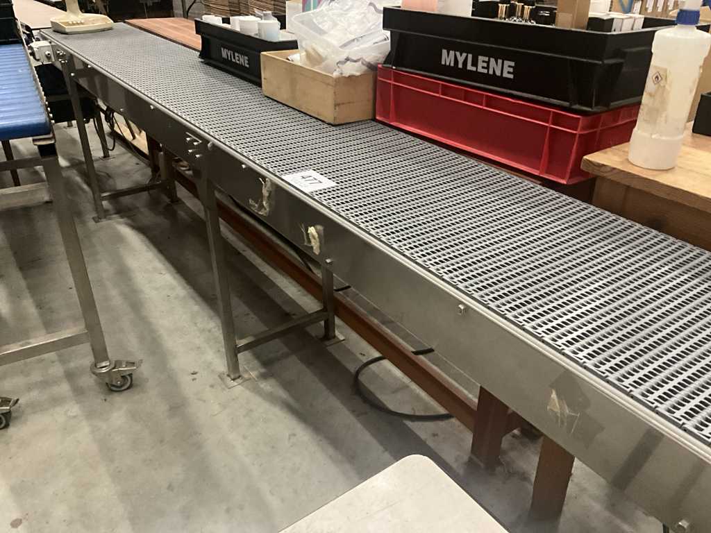 Metal conveyor belt of approx. 6 lpm.