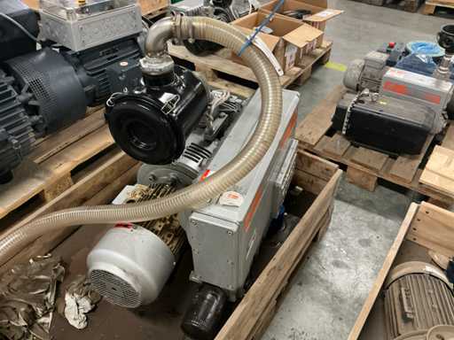 Busch R5 RA 0160 Vacuum Pump