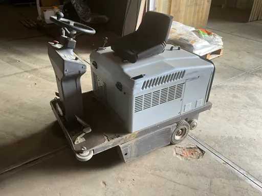 Nilfisk SR 1100 B Self-propelled sweeper