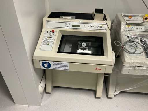 LEICA CM 3000 Mikrotom