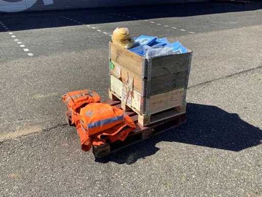 Charge von PSA und Arbeitskleidung