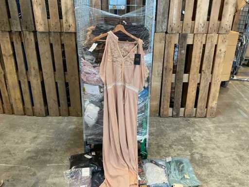 Partij onbezorgde kleding stukken (170x)