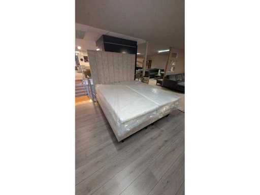 Boxspring Erik Kuster – 180x210 cm – Beż – Z topperem – Pocket Spring – Materace Cooltouch