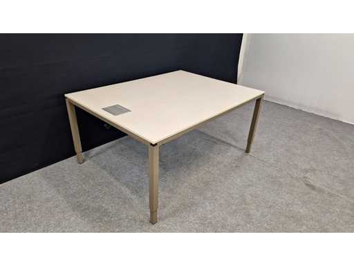 Ahrend - Bureau / vergadertafel