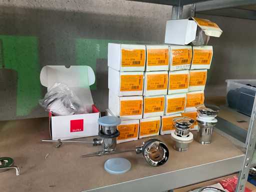 Partij divers sanitair Badkamertoebehoren