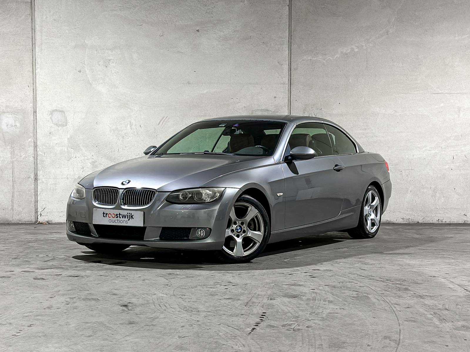 Luxury, sports and classic cars te Tiel