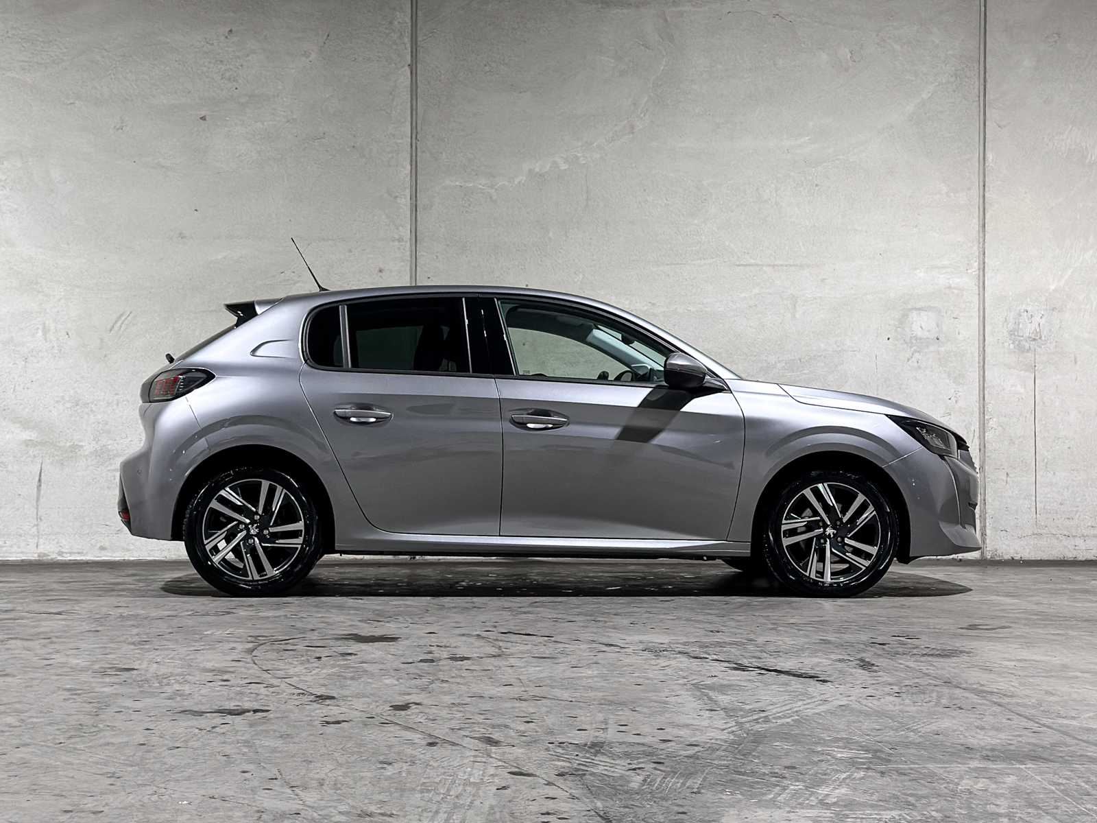 Peugeot 208 1.2 PureTech Blue Lease Allure 101hp 2021, L-705-ZD