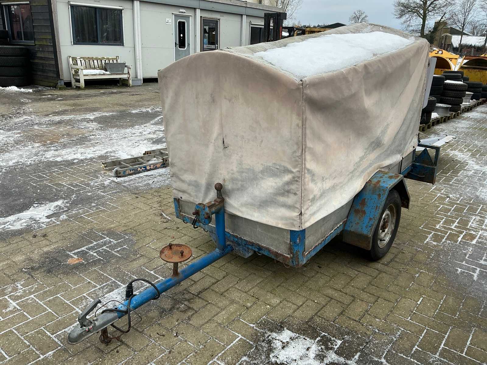 Trailer with canopy