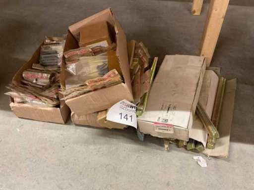 Charge von Gewindestangen und -muttern