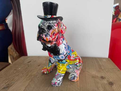 Bulldog met Hoed en Strik Graffiti H27cm