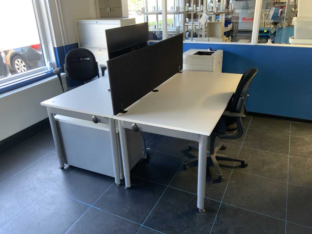 Ahrend Desk Set