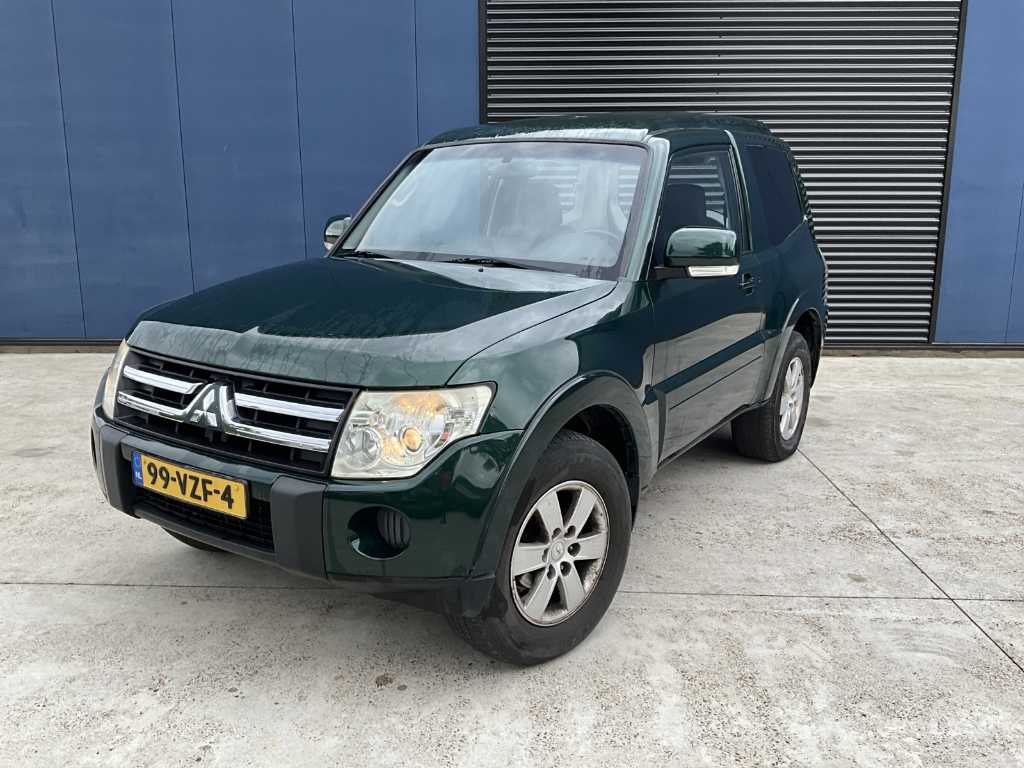 2009 Mitsubishi Pajero "Youngtimer" 3.2 Di-D Invitați automat vehicul comercial cu acoperiș înalt