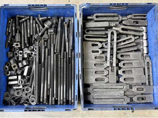   Post clamping devices