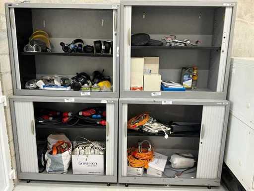 SAMAS Set van 4 metalen kasten met inhoud