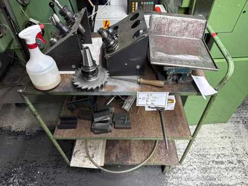 Werkzeugwagen / Rüstplatz mit Aufnahmen & Fräser