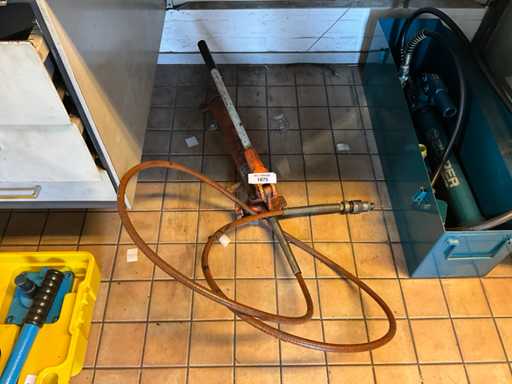 Holmato Pressa idraulica