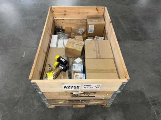 Partia z różnymi częściami, zaworami i filtrami (85KG)