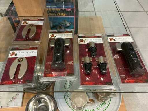 Various kitchen accessories