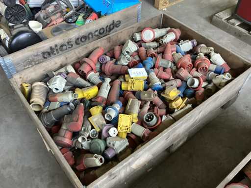 Industrial electrical sockets