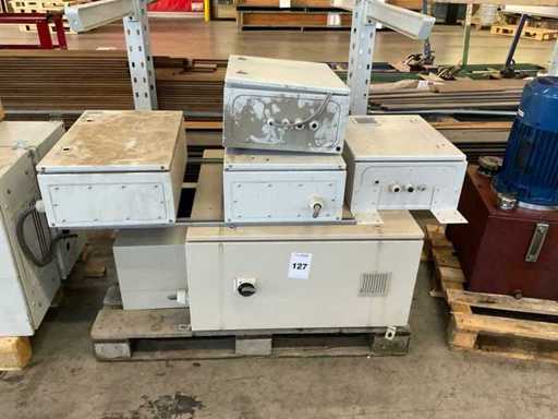 Différents armoires de contrôle (5x)