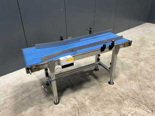 Conveyor belt for box discharge (c)