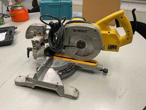Sega a squadriglia DeWalt DW707