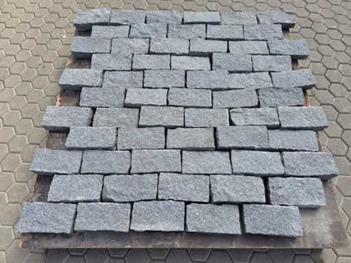 Pavage en pierre naturelle (environ 24 m2)