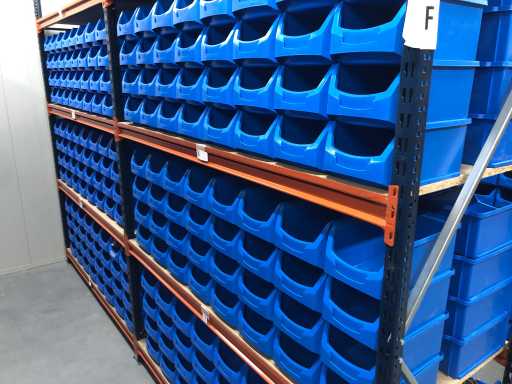 Dubbelzijdige Legbordstelling incl 340 magazijnbakken. 