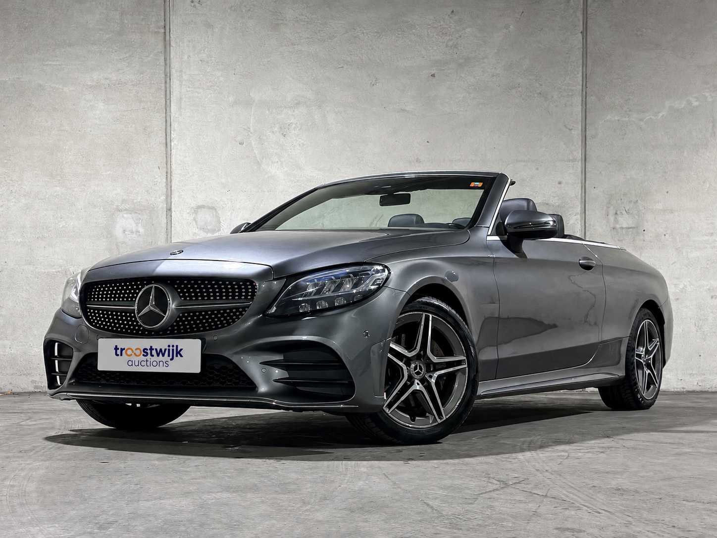 Luxury, sports and classic cars te Tiel