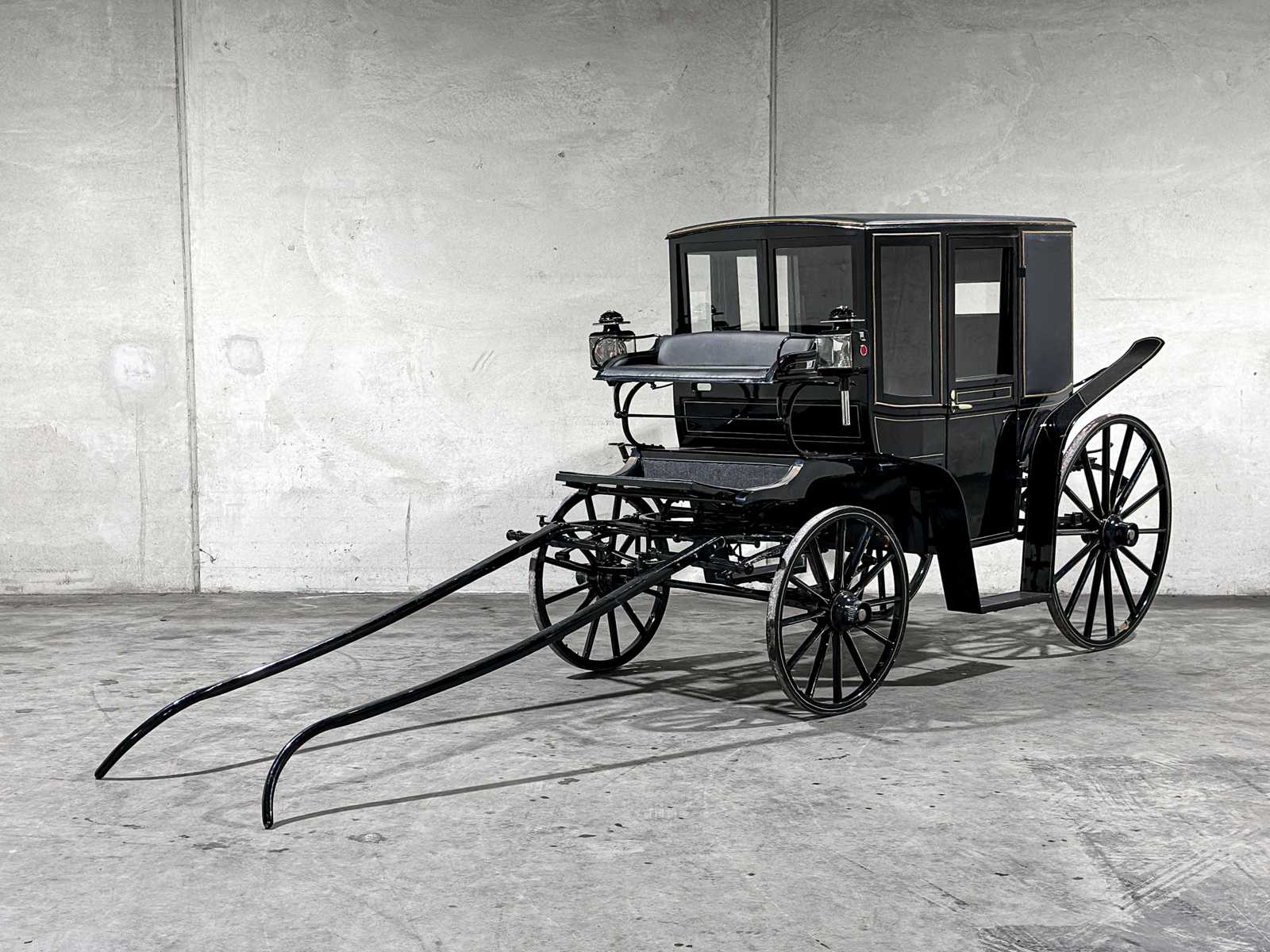 Carriage Berline Classic Horse-Drawn Carriage