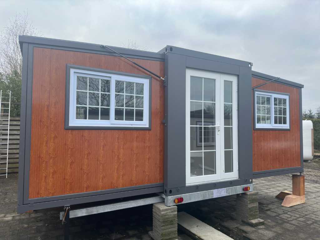 2024 Mobile Wohneinheit / Tiny House mit zwei Schlafzimmern und Küche Holzmotiv