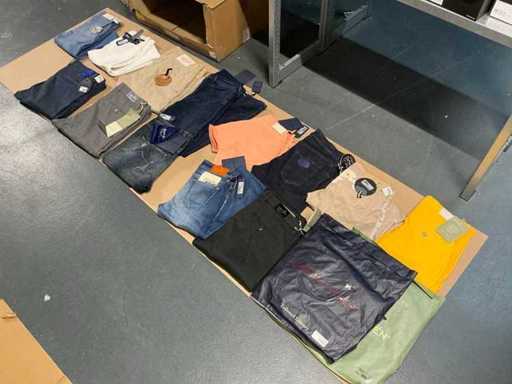 Charge verschiedener Jacob Cohen Damen- und Herrenhosen (57x)