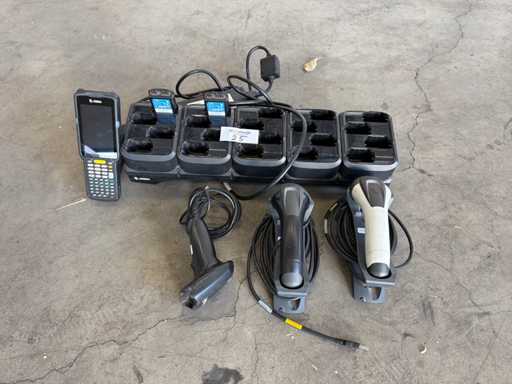 Scanere de coduri de bare Zebra batch cu stații de andocare și terminal portabil