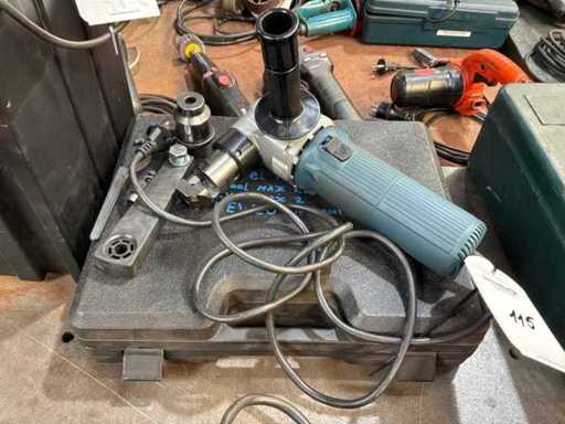 Electric nibbling machine
