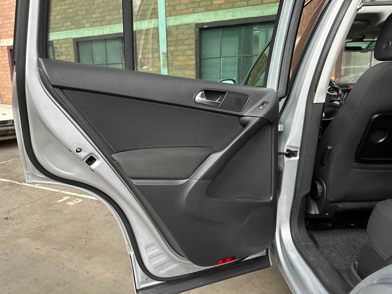 Volkswagen Tiguan 2.0 TSI Sport&Style 4Matic R-Line 170hp 2010, 21-KJR-3 Youngtimer