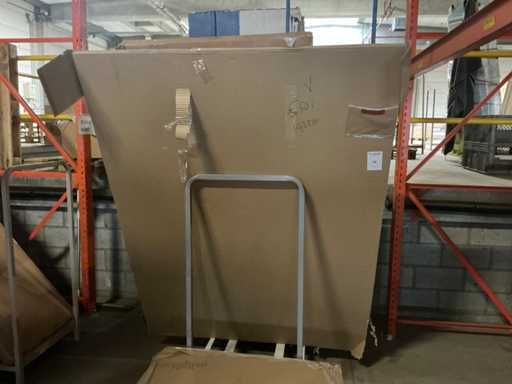 Batch of shower trays and walls