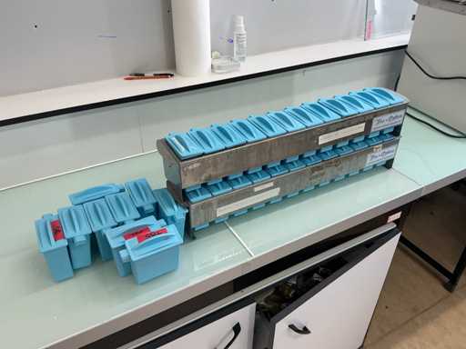 Bio Optica Colouring Tanks with Stand