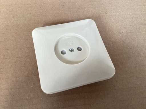 Prise murale intégrée Uni avec plaque de couverture complète (96x)