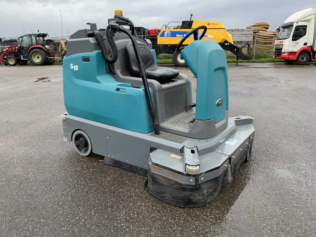 2021 Tennant S16 Ride-On Sweeper