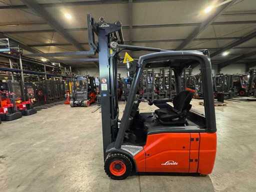 11/2017 Service+UVV 01/2027 Linde E16 1.600kg Triplex Stivuitor electric 12.595 ore 4x Anvelope noi