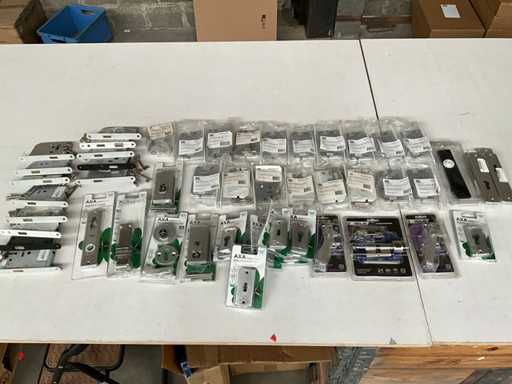 Mix Los diverse Scharniere und Schlösser von u.a. Dulimex und AXA